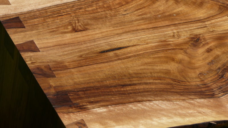 Table basse en Noyer de Pays.