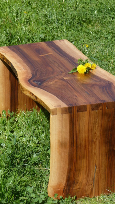 Table basse en Noyer de Pays.