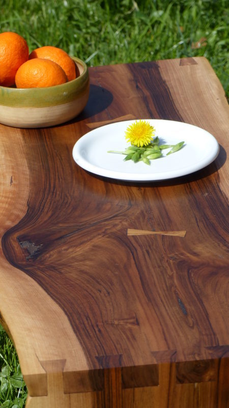 Table basse en Noyer de Pays.