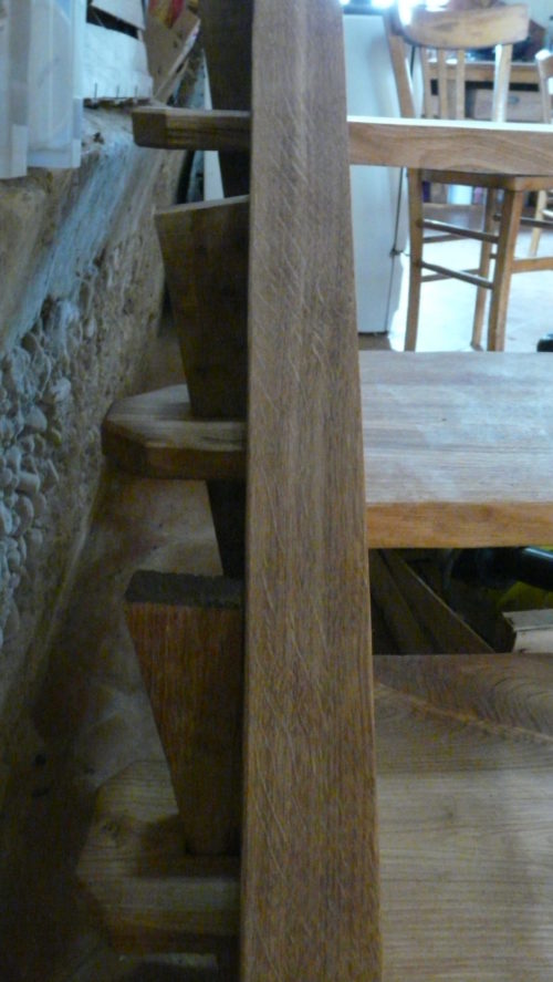 Escalier à tenons traversant et clefs, Chêne et Châtaignier.