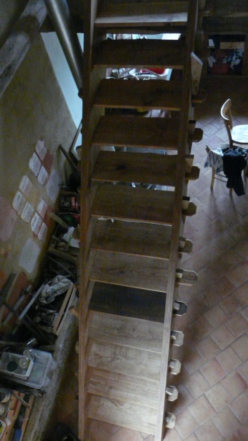 Escalier à tenons traversant et clefs, Chêne et Châtaignier.